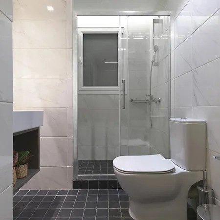 Modern Haven Near Archaeological Museum Apartment *